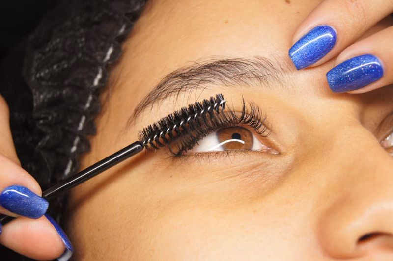 Eyelash extension application